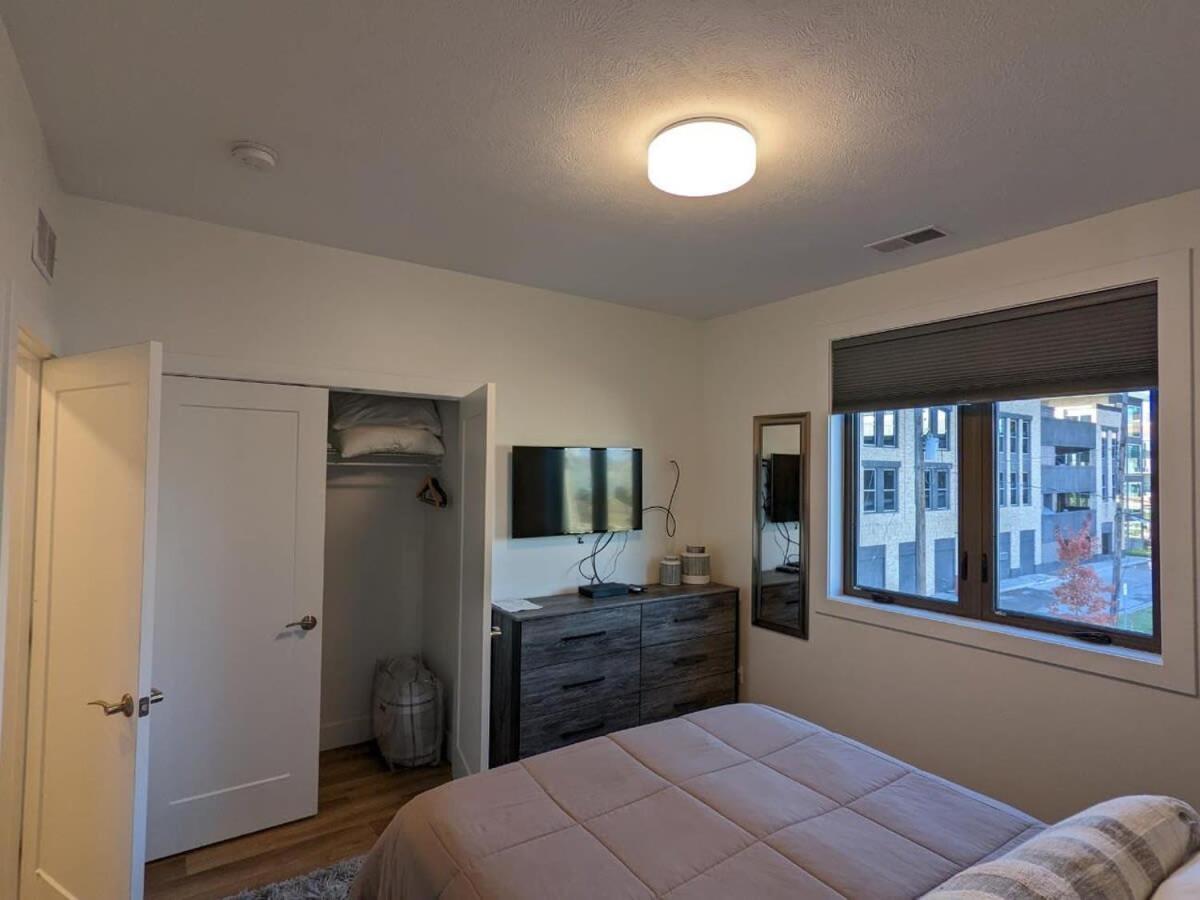 Location Location - Capri Condo 212 Traverse City Eksteriør billede