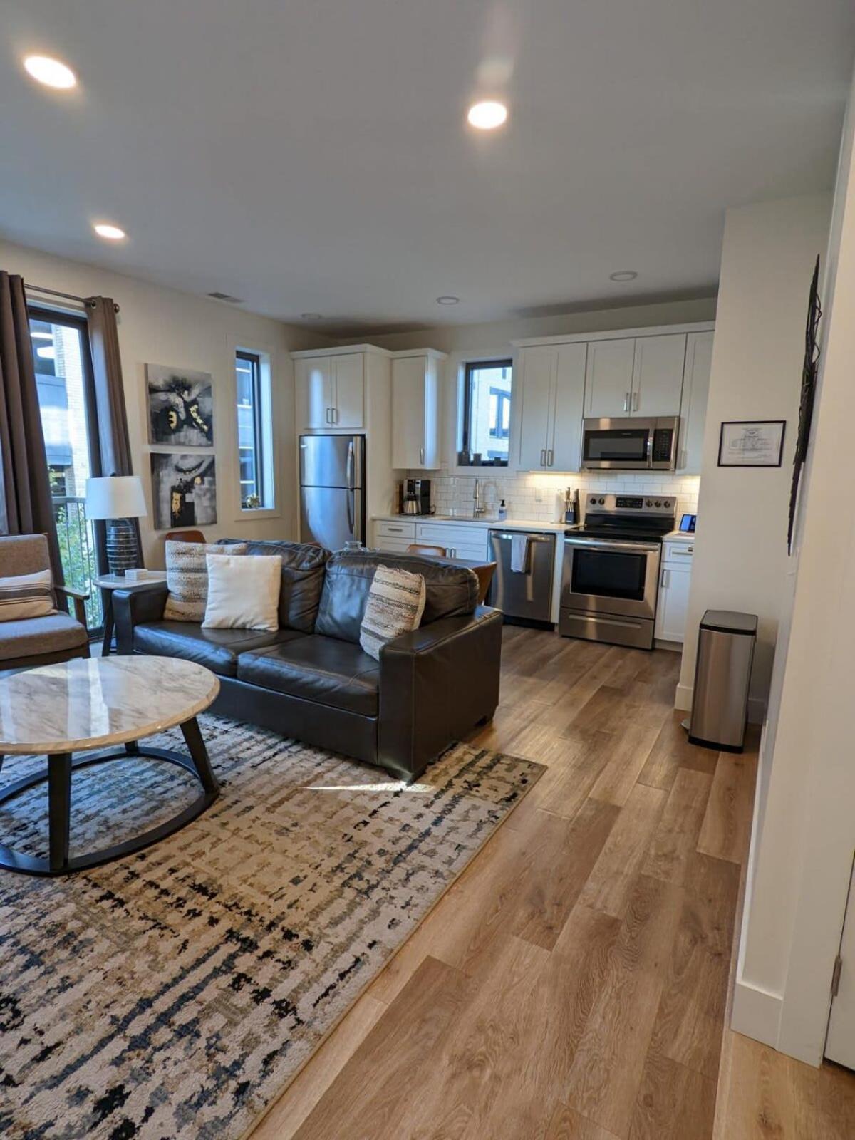 Location Location - Capri Condo 212 Traverse City Eksteriør billede